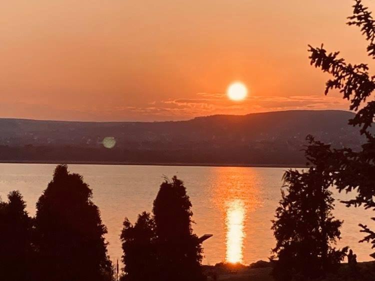 Sunset Beach Apartman Balatonfůzfő エクステリア 写真